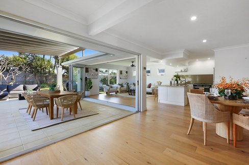 16 Manakin Avenue, BURLEIGH WATERS QLD 4220