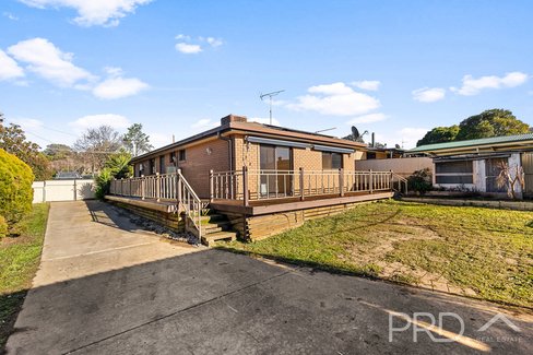 16 McAlister Street, TUMUT