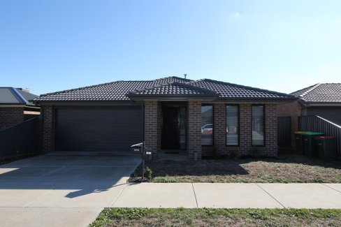 16 McCallum Street, Lucas VIC 3350