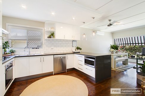 16 Melinda Street, SOUTHPORT QLD 4215