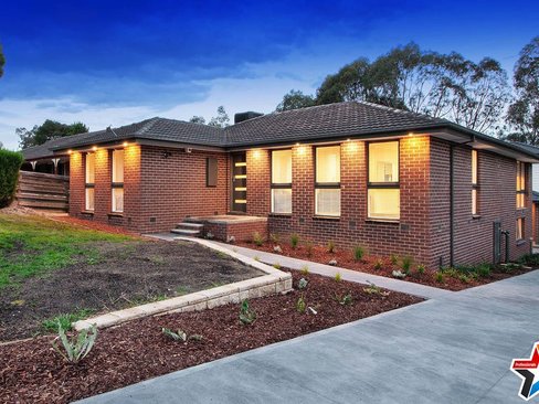 16 Nambour Drive Mooroolbark 3138