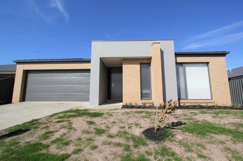 16 O'Callaghan Parade, Lucas VIC 3350