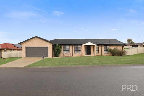 16 Orley Drive, OXLEY VALE NSW 2340