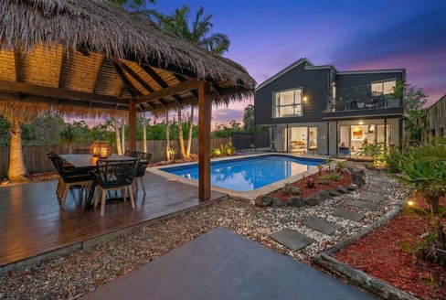 16 Patonga Street, ASHMORE QLD 4214