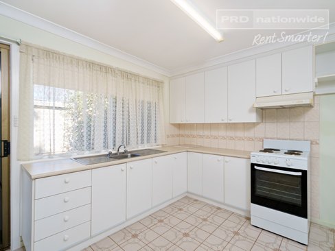1/6 Paull Street, KOORINGAL NSW 2650