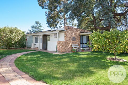 1/6 Paull Street, KOORINGAL NSW 2650