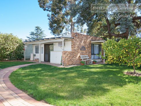 1/6 Paull Street, KOORINGAL NSW 2650