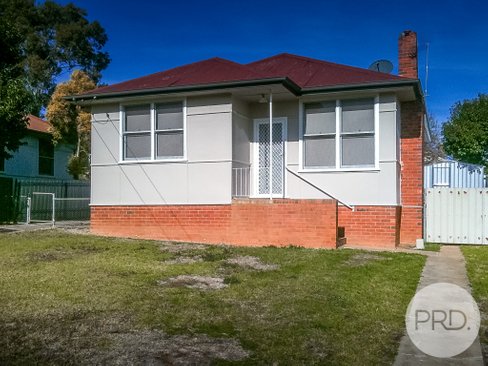 16 Phillip Ave, MOUNT AUSTIN NSW 2650