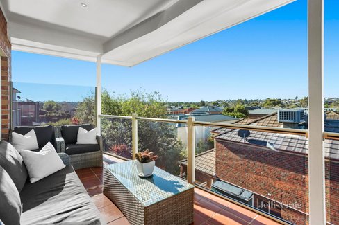 16 Riverbank Drive Maribyrnong 3032