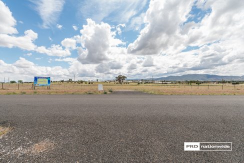 16 Rodeo Drive, TAMWORTH NSW 2340