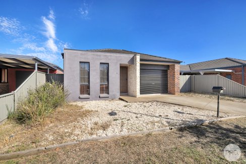 16 Rorey Street, DELACOMBE VIC 3356