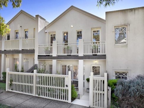 16 Scarborough Square Mont Albert North 3129