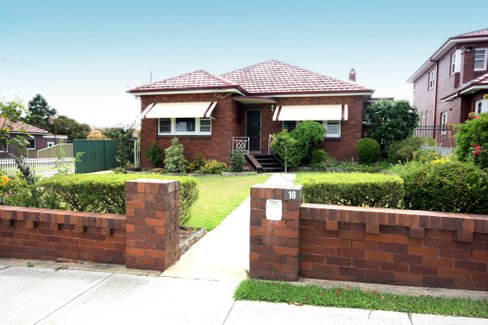16 St Elmo Parade, KINGSGROVE NSW 2208