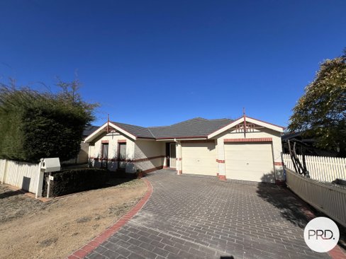 16 Stonehaven Circuit, QUEANBEYAN EAST NSW 2620