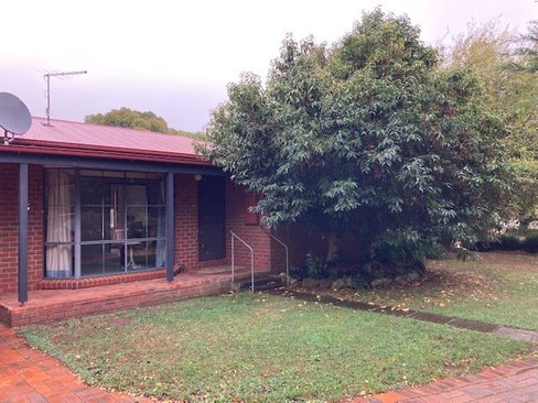 1/6 Sturt Street Woodend 3442