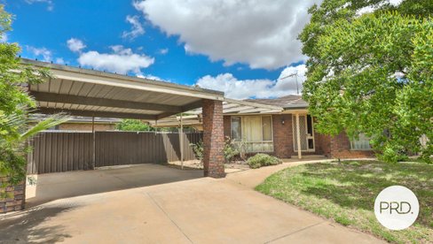16 Tower Court, BURONGA NSW 2739