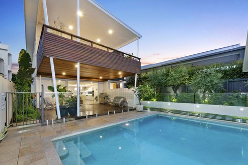 16 Twenty Fourth Avenue, PALM BEACH QLD 4221