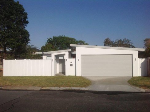 16 Vatakoula Parade, MERMAID WATERS QLD 4218