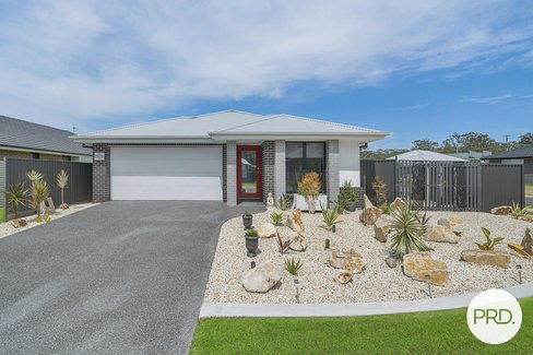 16 Vernon Circuit, KEW NSW 2439