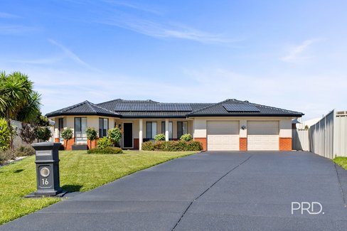 16 Walla Place, GLENFIELD PARK NSW 2650