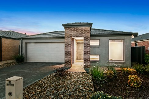 16 Yellowgum Drive, EPSOM VIC 3551