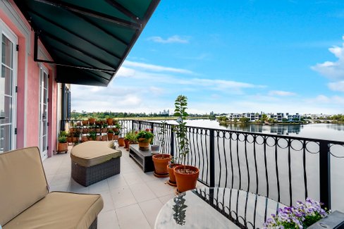 16/3030 The Boulevard, CARRARA QLD 4211