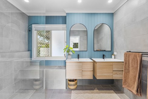 165 Dunlin Drive, Burleigh Waters QLD 4220