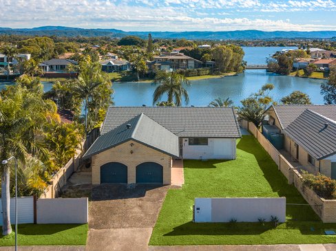 168 Acanthus Avenue, BURLEIGH WATERS QLD 4220