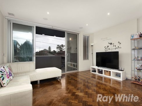 16 885-889 Doncaster Road Doncaster East 3109