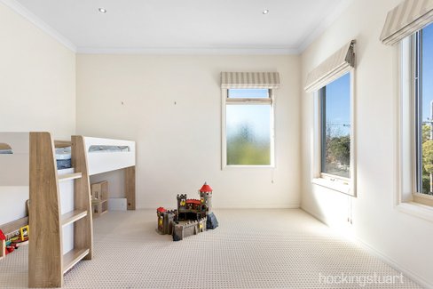 1 69 Russell Crescent Doncaster East 3109