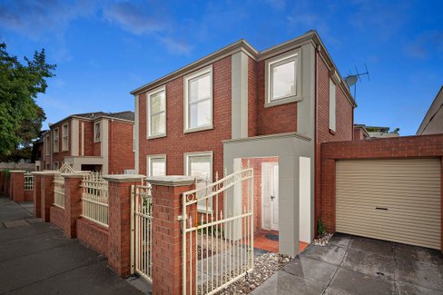 1 696 Burwood Road Hawthorn East 3123