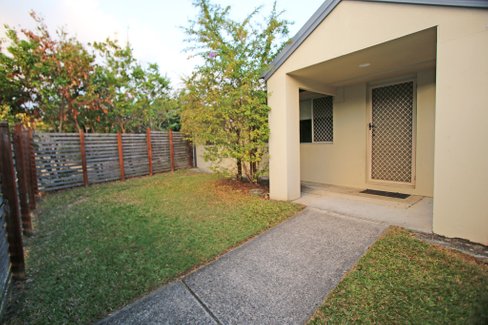 16A Wallaroo Way, ASHMORE QLD 4214