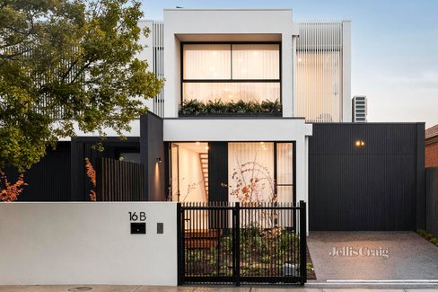 16B Foster Avenue Glen Huntly 3163