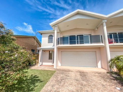 17 Amaroo Crescent, FINGAL BAY NSW 2315