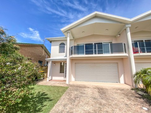 17 Amaroo Crescent, FINGAL BAY NSW 2315