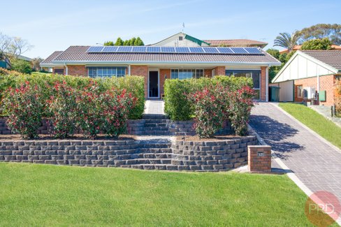 17 Baker Drive, TENAMBIT NSW 2323