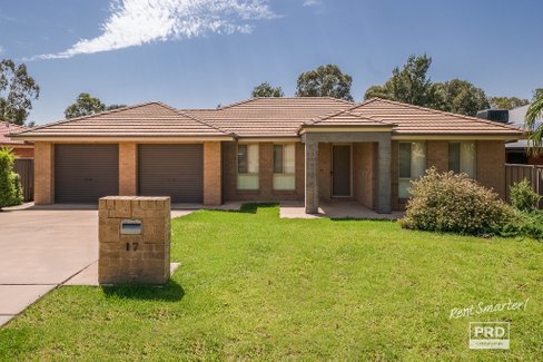 17 Barrima Drive, GLENFIELD PARK NSW 2650
