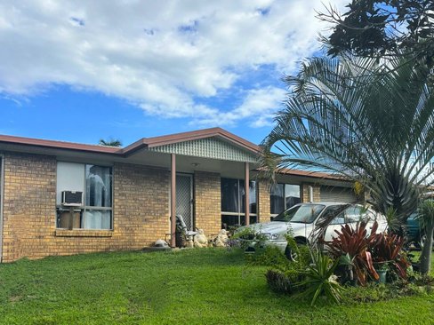 17 Brin Street, BOYNE ISLAND QLD 4680