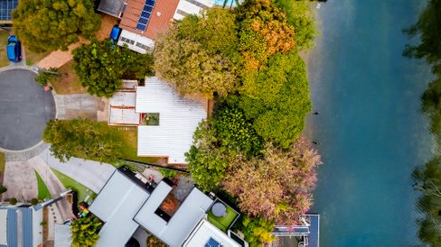 17 Buena Vista Court, BROADBEACH WATERS QLD 4218