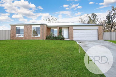17 Chafia Place, LAVINGTON NSW 2641