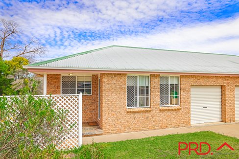 17 Charles Coxen Close, TAMWORTH NSW 2340
