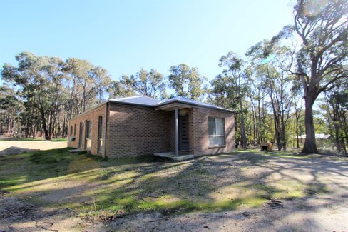 17 Cochrane Drive, SNAKE VALLEY VIC 3351