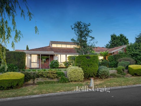 17 Crestmont Court Doncaster East 3109