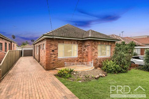 17 Dowsett Road KINGSGROVE
