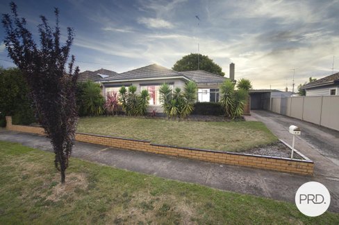 17 Ercil Street, WENDOUREE VIC 3355