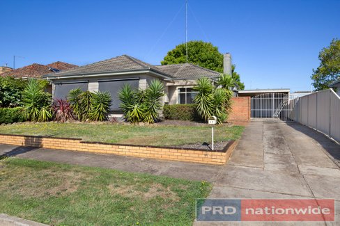 17 Ercil Street, WENDOUREE VIC 3355