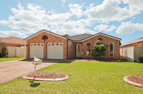 17 Felix Avenue, HORSLEY NSW 2530