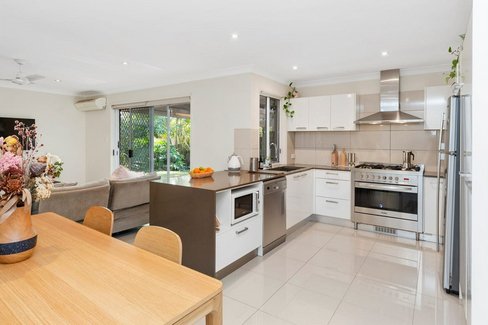 17 Forest Hills Court, Parkwood QLD 4214