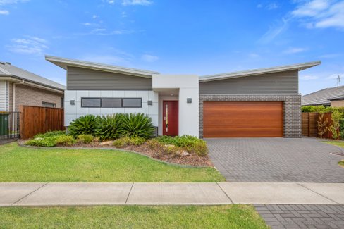 17 Grand Parade, RUTHERFORD NSW 2320