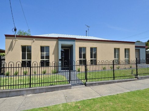17 Herbert Street Belmont 3216